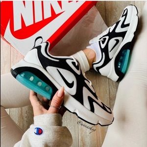 NWT Nike Air Max 200